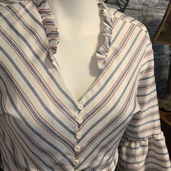 Beautiful like new button down tie up crop dress shirt - Picture 3 of 8